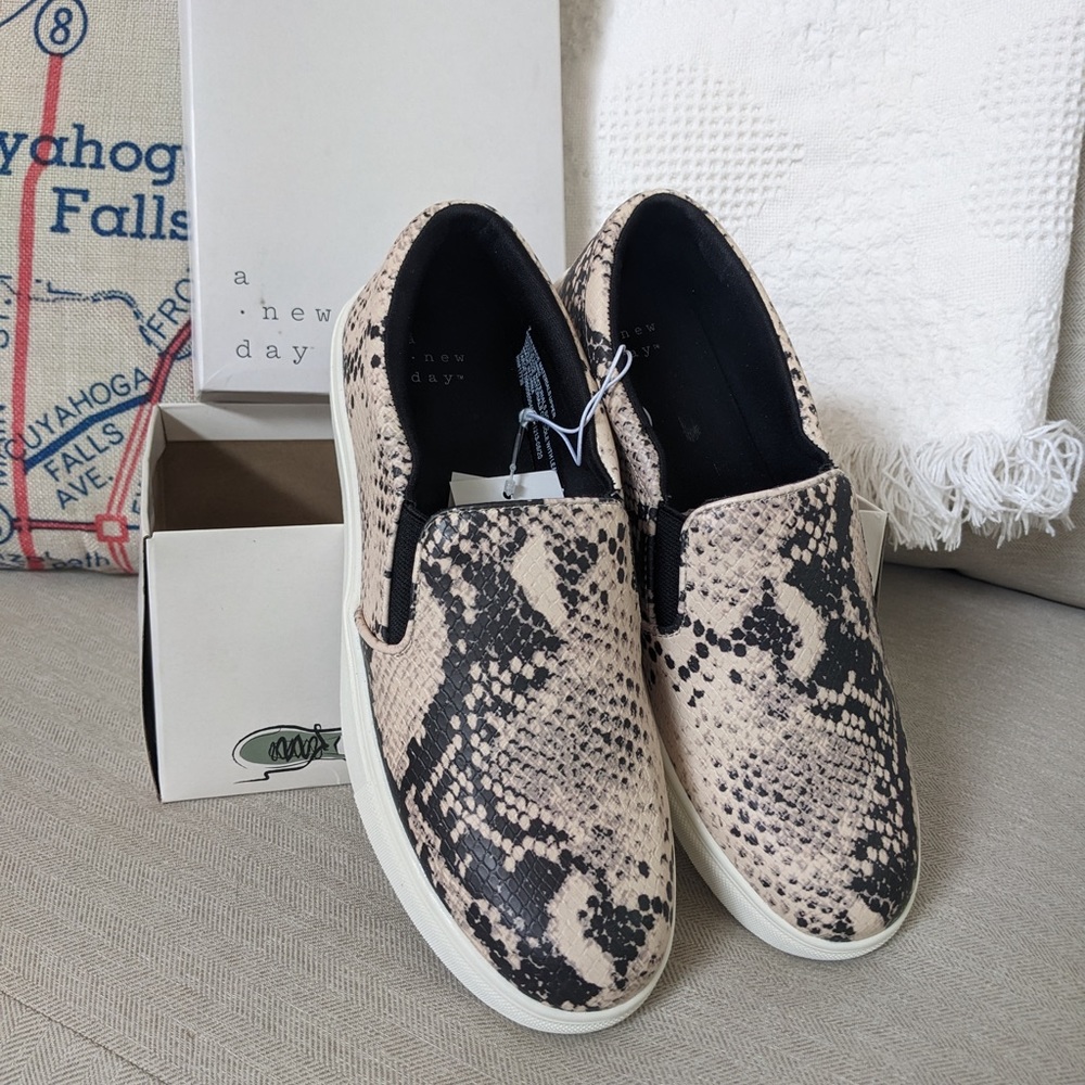 Women’s Snakeskin slip on shoe